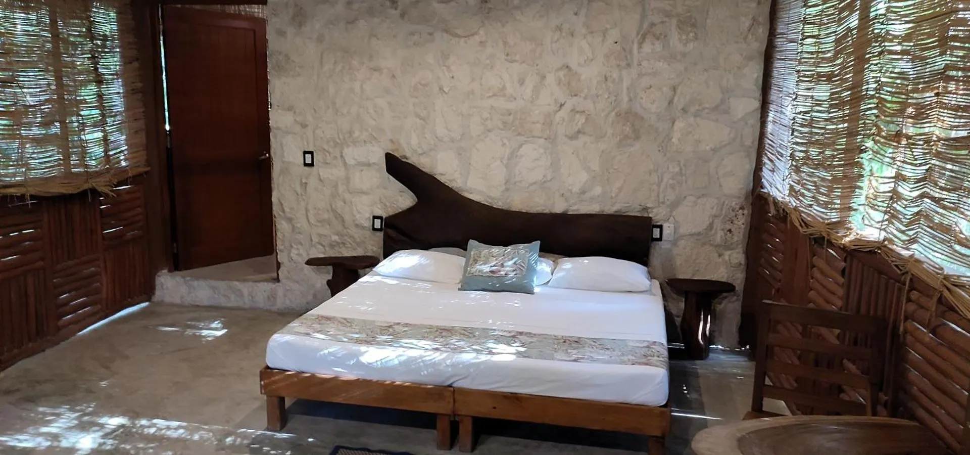 Camping Aldea Maya-Ha Cabañas con cenotes Puerto Morelos
