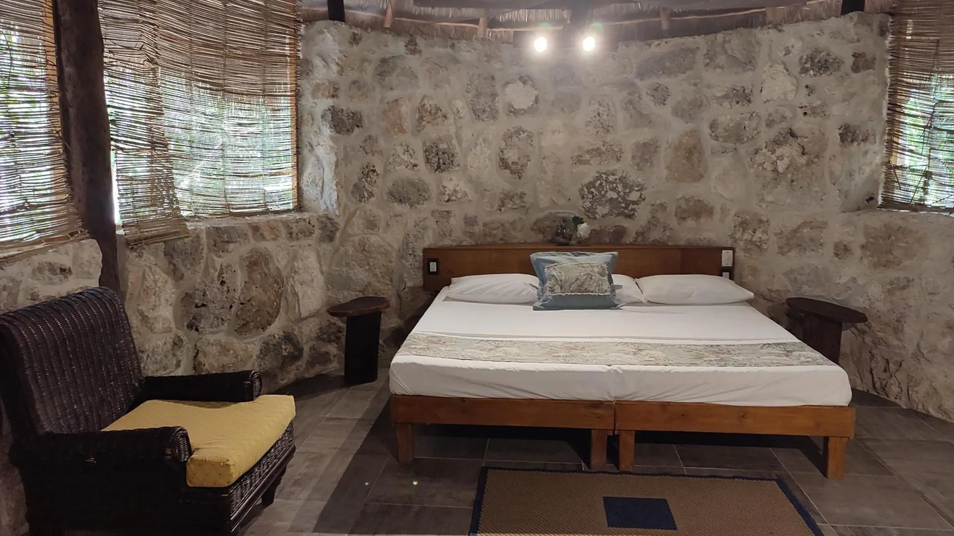 Aldea Maya-Ha Cabañas con cenotes Puerto Morelos Camping