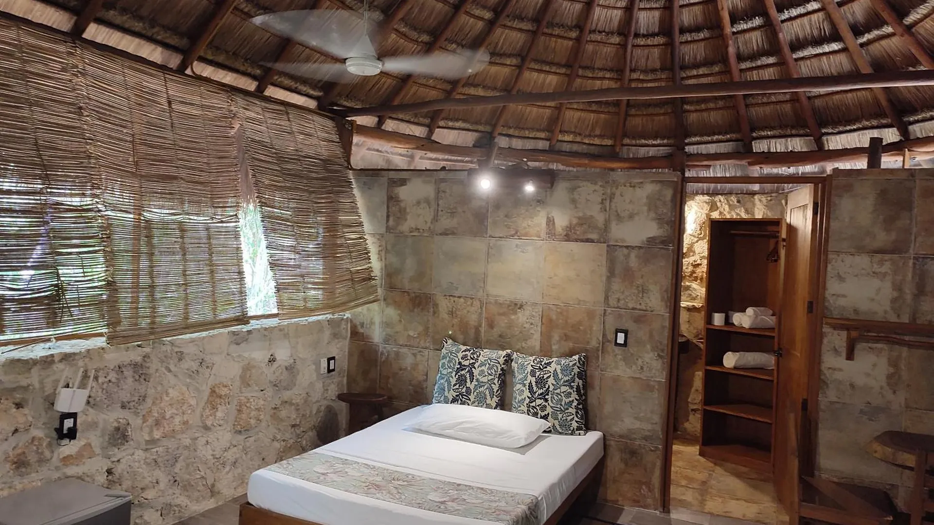 Aldea Maya-Ha Cabañas con cenotes Puerto Morelos Camping